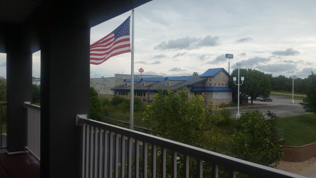Mainstay Suites St Robert - Fort Leonard Wood Сейнт Робърт Екстериор снимка